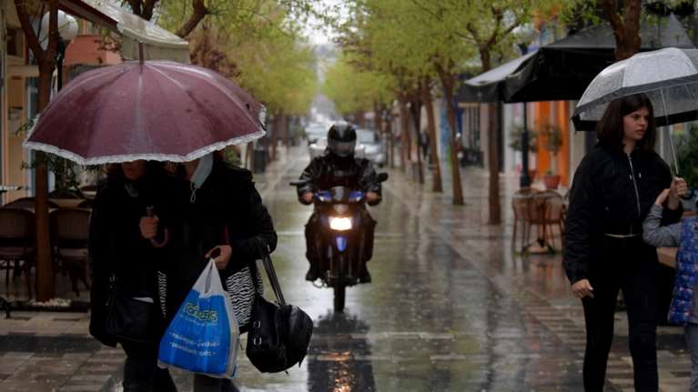 Καιρός: Αλλαγή σκηνικού με &quot;ψυχρή λίμνη&quot; το Σαββατοκύριακο - Σε ποιες περιοχές θα έχει βροχές και καταιγίδες [χάρτες]
