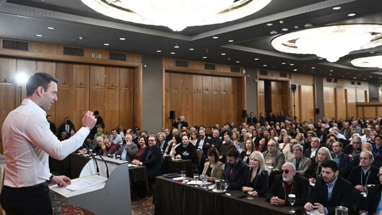 "Σήκωσε το γάντι" ο Θεοχαρόπουλος και απάντησε σε Κασσελάκη: "Ούτε αυλικοί των Τραπεζών υπήρχαν, ούτε πέμπτη φάλαγγα"