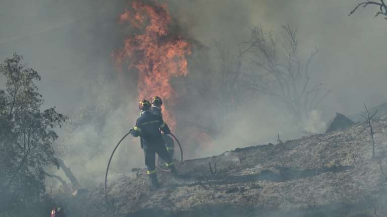 Φωτιά στην Αττική: Τι είναι το φαινόμενο της κηλίδωσης που προκάλεσε τη ραγδαία εξάπλωση του πύρινου μετώπου