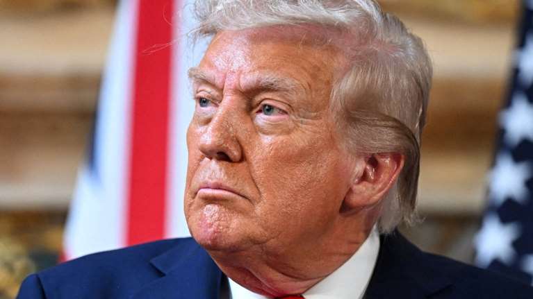 Πολιτική δίνη στις ΗΠΑ μετά το &quot;κόψιμο&quot; του Κίμελ: Ο πόλεμος του Τραμπ στα ΜΜΕ γίνεται με τη στρατηγική του Όρμπαν