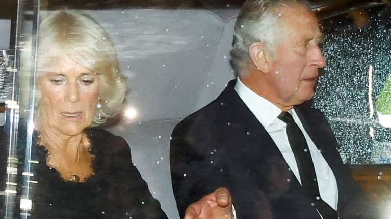 Βασιλιάς Κάρολος III: Θα πενθήσει μόνος τη μητέρα του Ελισάβετ, σε παλάτι στη Σκωτία- Για μία εβδομάδα