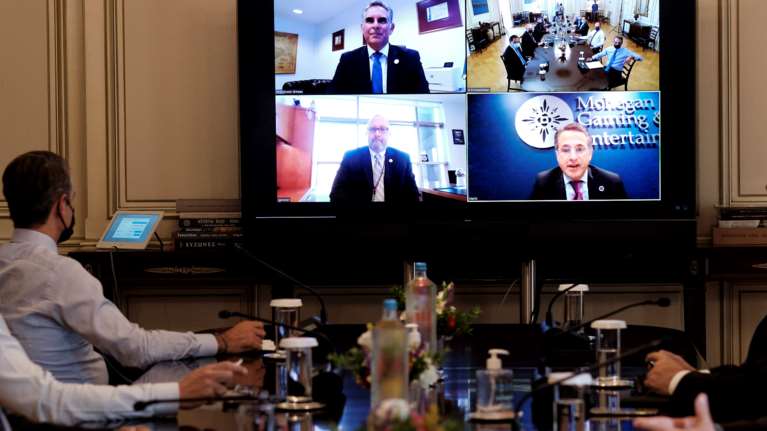 Κορονοϊός- Τώρα η κρίσιμη σύσκεψη Μητσοτάκη με Περιφερειάρχες: Στο τραπέζι τοπικά lockdown, μάσκες και απαγόρευση κυκλοφορίας