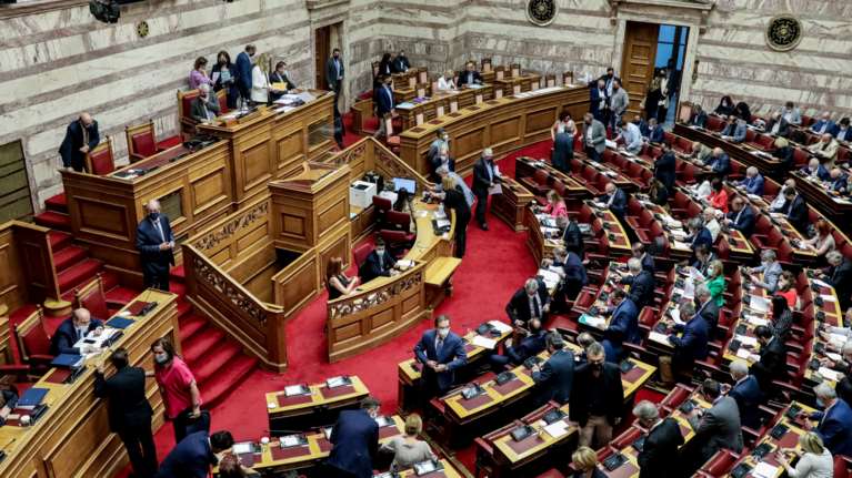 Live - Βουλή: Η ονομαστική ψηφοφορία για το εργασιακό νομοσχέδιο