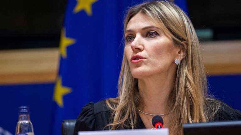 Politico για Εύα Καϊλή: Τα κρυπτονομίσματα έχασαν τη &quot;μαζορέτα&quot; τους στο Ευρωκοινοβούλιο