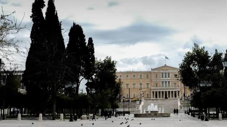 Φορολογικό: Για πρώτη φορά οι κρατικοί λειτουργοί θα πληρώνουν πρόστιμο 2500 ευρώ για… καθυστερήσεις- Ποιους αφορά