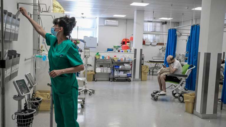 Επεκτείνεται σε 14 νοσοκομεία το ηλεκτρονικό βραχιολάκι - Στόχος να εφαρμοστεί σε 100 μέχρι τον Φεβρουάριο