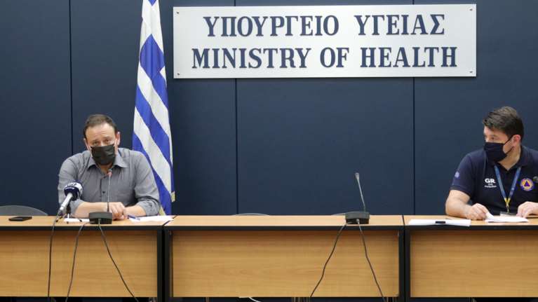 Ενημέρωση Χαρδαλιά-Μαγιορκίνη: Εκρηκτική αύξηση των κρουσμάτων έφεραν οι κλειστοί χώροι