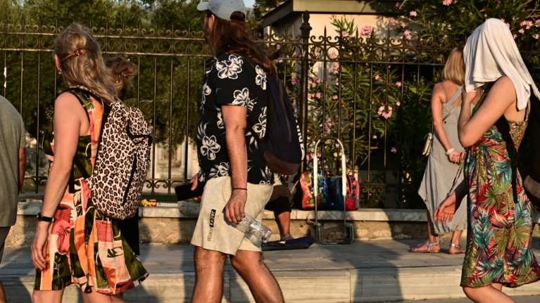 Καύσωνας: Με 44άρια και το Σάββατο, στο κόκκινο ο κίνδυνος πυρκαγιάς, ισχυρό μελτέμι στο Αιγαίο  - Πότε θα πάρουμε ανάσα