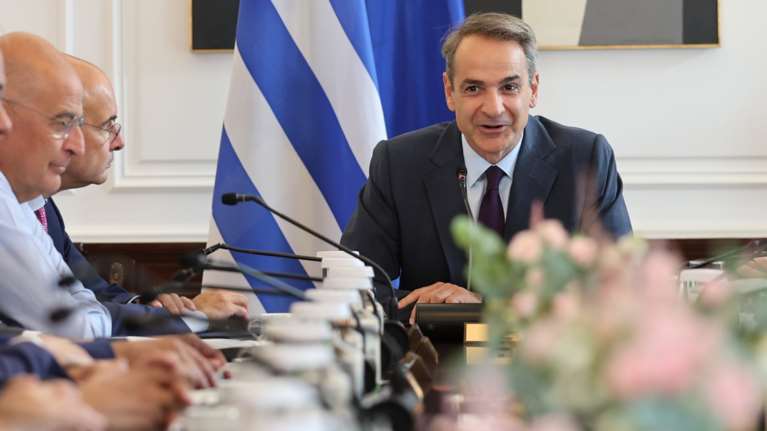 Μητσοτάκης για νέες ταυτότητες: Δεν έχουν... τσιπάκια - Τζάμπα στήνονται στις ουρές, σε λίγο δεν θα ισχύουν οι παλιές