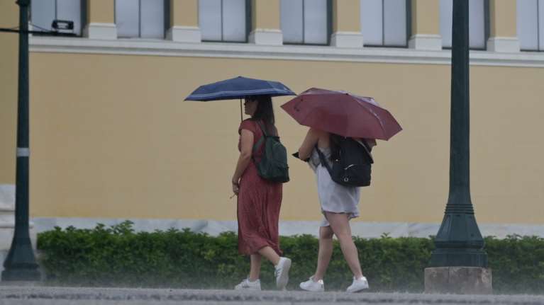 Καταιγίδες και σήμερα στην Αττική: Ποιες ώρες θα χτυπήσουν - Συνεχίζεται η αστάθεια του καιρού [χάρτες]