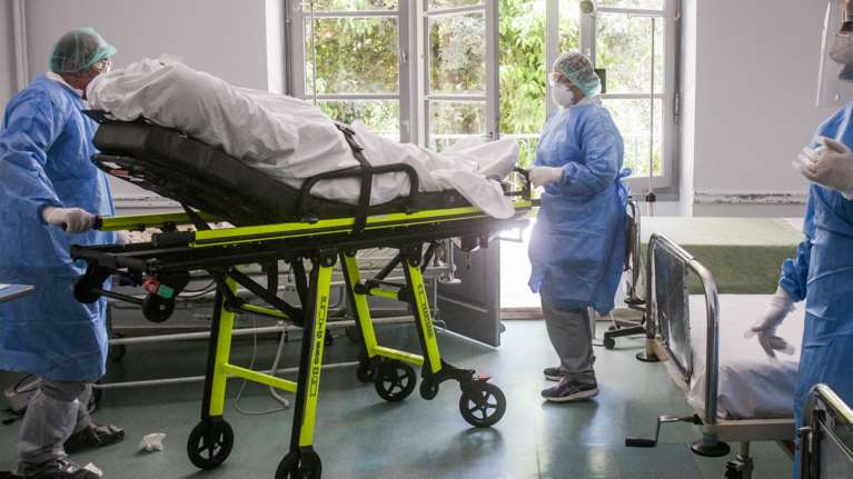 Βόλος: Ανεμβολίαστος αρνήθηκε να διασωληνωθεί και πέθανε από κορονοϊό- &quot;Υπέγραψε να πεθάνει&quot; λένε συγγενείς του