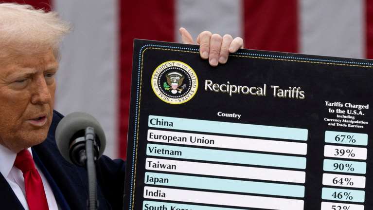 Κλιμακώνεται ο εμπορικός πόλεμος ΗΠΑ-Κίνας μετά τους δασμούς 145% - Νέες απειλές Τραμπ στο Μεξικό