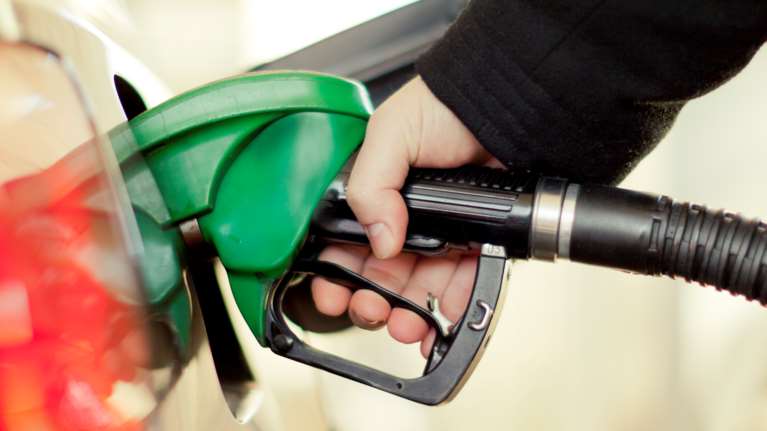 Fuel Pass 2: Σήμερα πιστώνονται τα χρήματα στους λογαριασμούς των δικαιούχων - Αναλυτικά τα ποσά