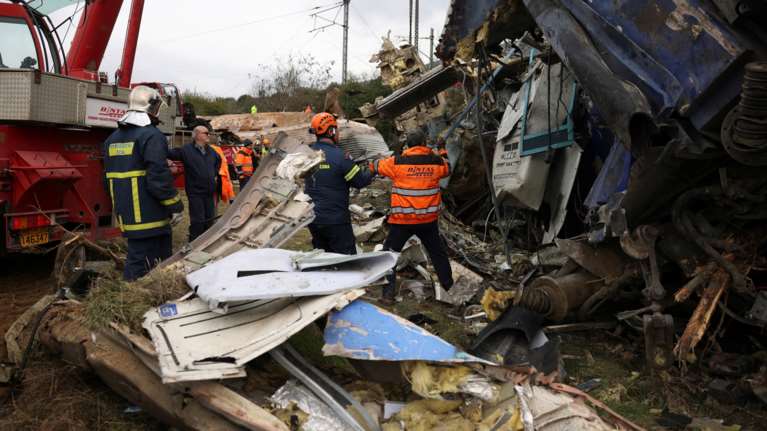 Τέμπη: Η γυναίκα που δήλωνε στα κανάλια ότι έχασε τον 40χρονο σύζυγο και το 5χρονο παιδί της στο τρένο, είναι fake news