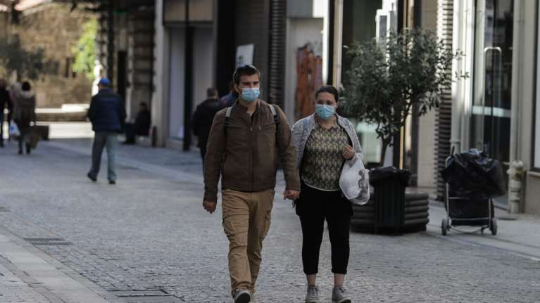 Τελευταία προειδοποίηση από την κυβέρνηση: Ή μένετε σπίτι ή απαγόρευση της κυκλοφορίας