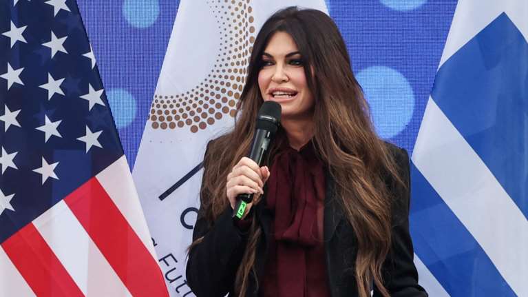 Politico για την Κίμπερλι Γκίλφοϊλ: Η Αθήνα ξετρελάθηκε αλλά δεν είναι όλοι ευχαριστημένοι