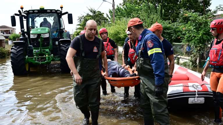 Κακοκαιρία Daniel: Αγωνία για την 85χρονη μητέρα και τον γιο της που αγνοούνται στη Καρδίτσα - Τους ψάχνουν οι συγγενείς τους [βίντεο]