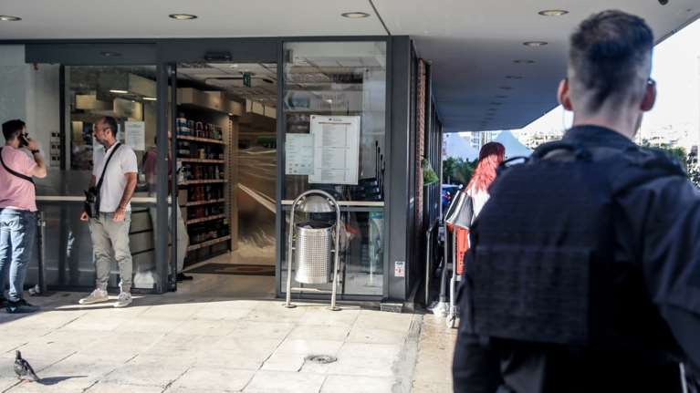 Πυροβολισμοί στον Πειραιά με έναν νεκρό και έναν τραυματία: Ψάχνουν παλιότερες υποθέσεις αιματηρών ξεκαθαρισμάτων οι αρχές