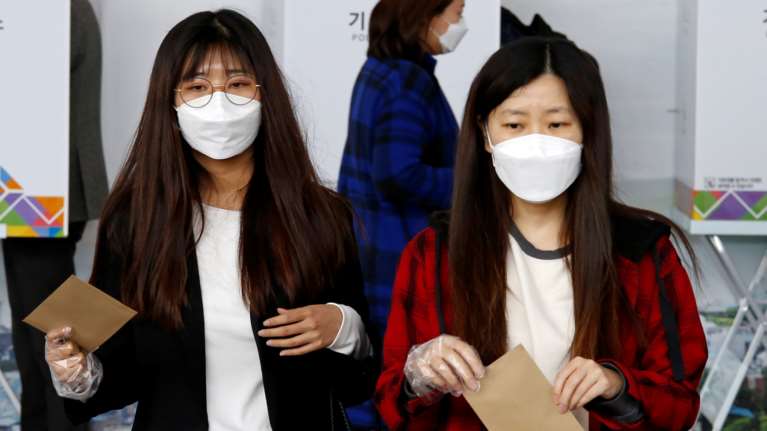 Ανησυχητικά νέα από τη Νότια Κορέα: Ξανά θετικοί 91 ασθενείς που ανάρρωσαν από κορονοϊό