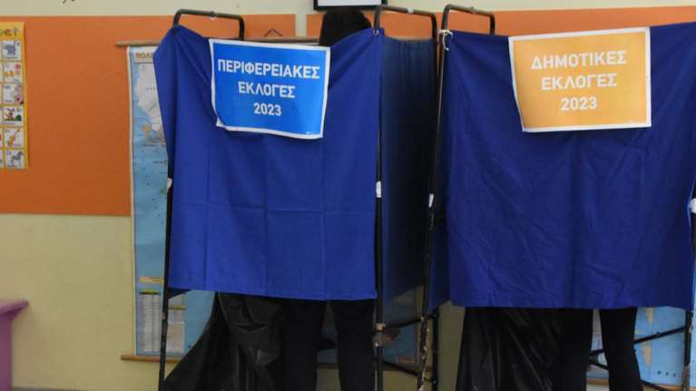Αυτοδιοικητικές εκλογές με αποχή ρεκόρ: 11 μονάδες κάτω η συμμετοχή σε σχέση με τον α&#39; γύρο