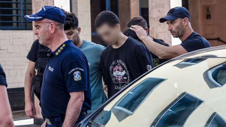 Πάτρα: &quot;Τα γυρίζουν&quot; οι δύο κατηγορούμενοι για εμπρησμό - Άλλαξαν τις αρχικές τους καταθέσεις – &quot;Είχαμε πάει να δούμε τη φωτιά&quot;