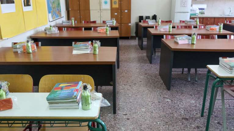 Άνοιγμα σχολείων: Πρώτο κουδούνι με μάσκες και αντισηπτικά - Οι οδηγίες για μαθητές, γονείς, εκπαιδευτικούς