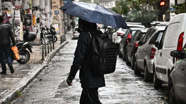 Σε &quot;θερμικό σοκ&quot; η χώρα για ένα 48ωρο - Η θερμοκρασία θα πέσει μέχρι και 25 βαθμούς - Σε ποιες περιοχές θα χιονίσει