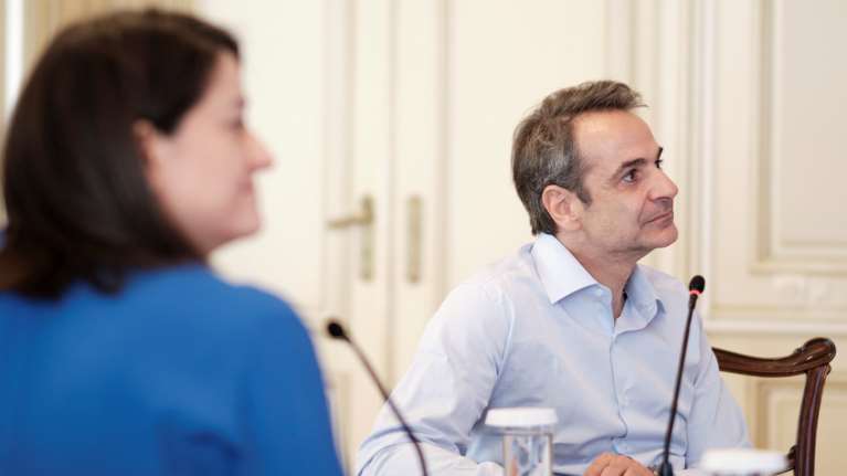 Ο Μητσοτάκης αποφασίζει για τα Δημοτικά σχολεία – Προβληματισμένοι οι λοιμωξιολόγοι