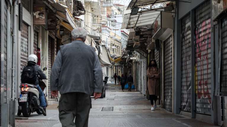 Όχι ακόμα άνοιγμα του λιανεμπορίου λένε οι λοιμωξιολόγοι - Πρώτα Γυμνάσια και Λύκεια
