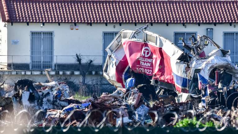 Τέμπη: Μεταλλικό τμήμα που βρέθηκε στα συντρίμμια εξετάζεται αν θα &quot;μιλήσει&quot; για τη φωτιά - Νέες μαρτυρίες ίσως φέρουν και νέες διώξεις