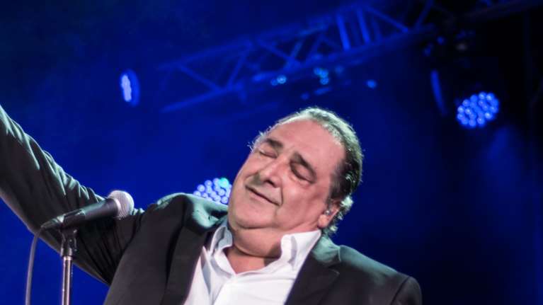 Οι σπουδαιότερες επιτυχίες του Βασίλη Καρρά - Οι μεγάλες συνεργασίες του &quot;Άρχοντα της Πίστας&quot; [βίντεο]