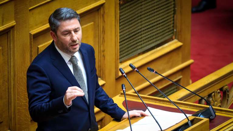 Ικανοποίηση στο ΠΑΣΟΚ από τις νέες δημοσκοπήσεις - Κερδίζουν τη μάχη του Κέντρου, μειώνουν τη διαφορά από τη ΝΔ