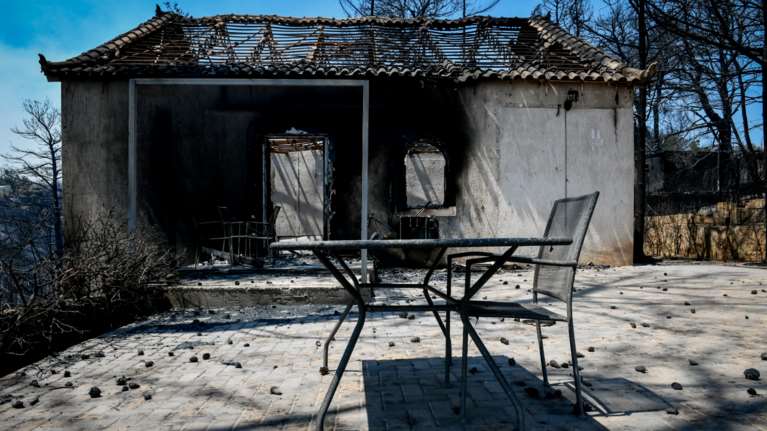 Φωτιές στην Αττική: Αυτοψία σε 246 κτίρια - Πόσα κρίθηκαν ακατάλληλα