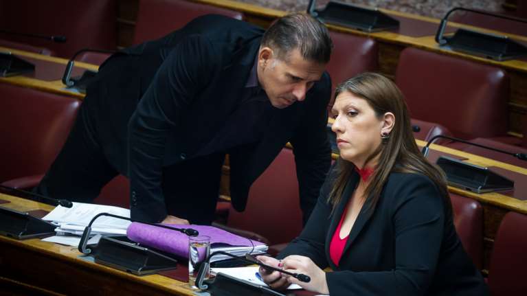 Η Κωνσταντοπούλου αποθεώνει Καραναστάση μετά την παραίτηση: &quot;Ιδρυσε την Πλεύση Ελευθερίας, την έφερε στη βουλή &quot;