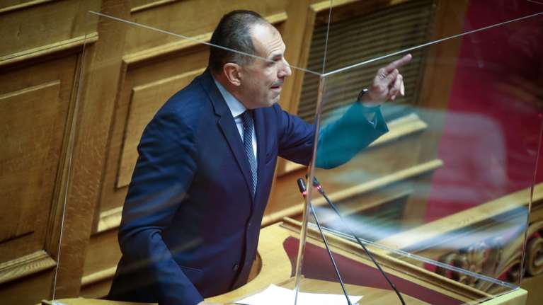 Σύγκρουση στη Βουλή για την τραγωδία στα Τέμπη: "Μην κρύβεστε πίσω από τον σταθμάρχη" - "Η δικαιοσύνη θα καταλογίσει ευθύνες"