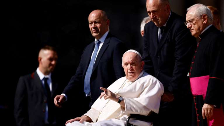 Στο νοσοκομείο και πάλι ο πάπας Φραγκίσκος - Θα υποβληθεί σε επέμβαση λόγω μερικής απόφραξης του εντέρου