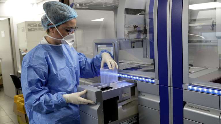 Κορονοϊός: Συγκρατημένη η ΕΕ - &quot;Δεν περιμένουμε εμβόλιο τους επόμενους μήνες&quot;