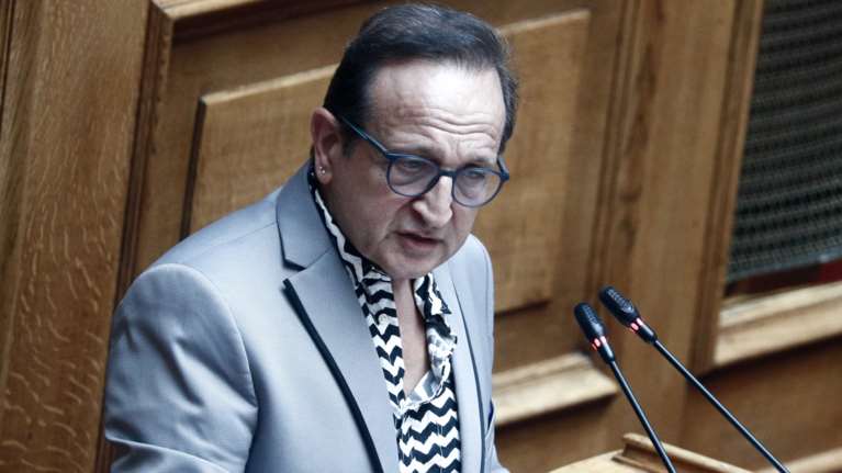 Απίστευτο: Αρχιμανδρίτης καλεί τον Σπύρο Μπιμπίλα να καταγγείλει τους γκέι ιερείς για να &quot;ξεβρωμίσει ο τόπος&quot;