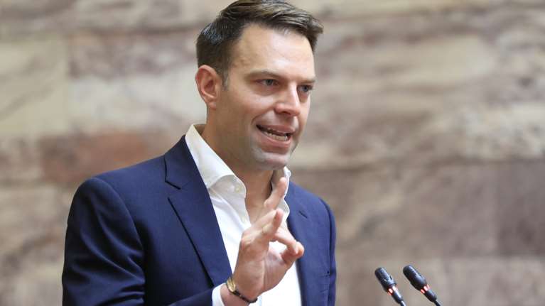 Κασσελάκης για Αυγενάκη: Οφείλει ο Μητσοτάκης να διαγράψει τον τραμπούκο από την Κοινοβουλευτική του Ομάδα