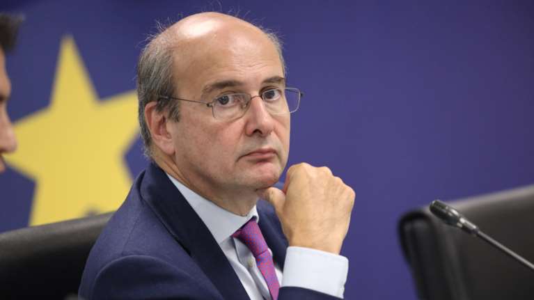 Χατζηδάκης για Τέμπη: Παλινωδίες από τον Παπαδημητρίου, δεν τοποθετείται με συνεκτικό τρόπο για την πυρόσφαιρα