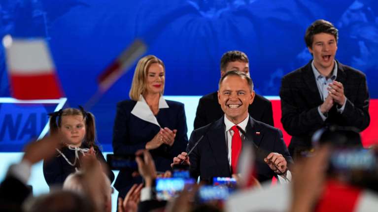 Πολωνία: Νικητής ο συντηρητικός εθνικιστής υποψήφιος Ναβρότσκι στις προεδρικές εκλογές