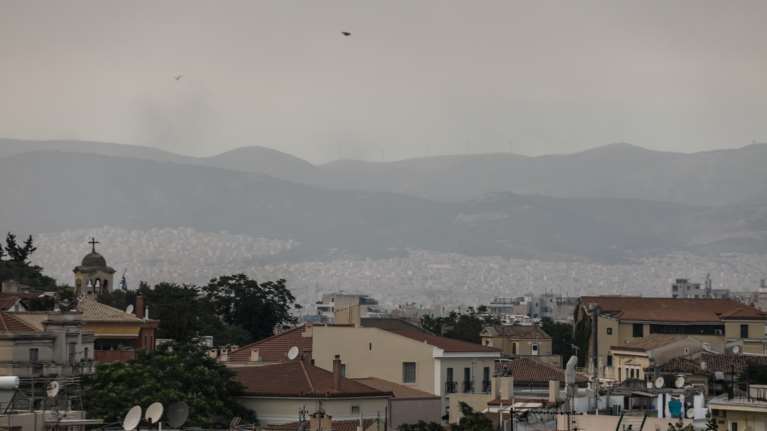 Φωτιά στον Σχίνο: Συστάσεις Υπουργείου Υγείας για Αττική και Κορινθία - Αποφυγή παραμονής εκτός σπιτιού, κλειστά παράθυρα