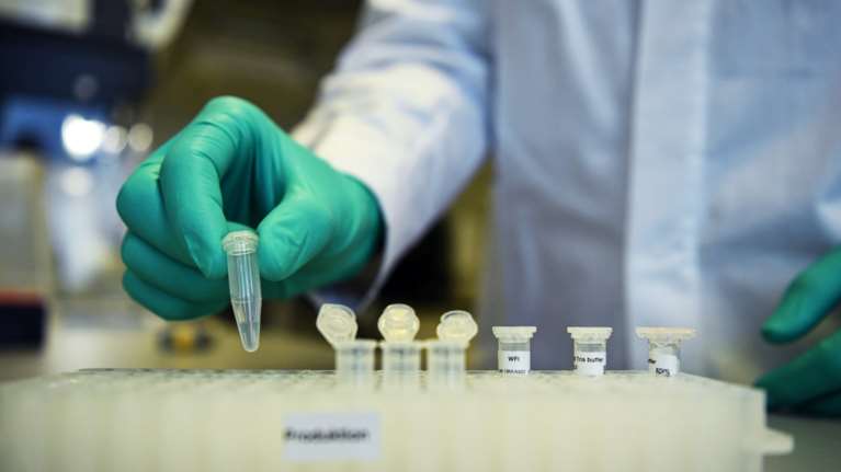 Τσιόδρας: Με βραδύ ρυθμό οι μεταλλάξεις - Ελβετοί χαρτογράφησαν την πορεία του ιού σε 36 χώρες