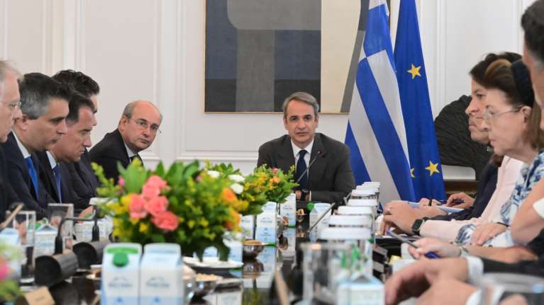 Στην πρέσα μεταξύ ΕΛΤΑ &amp; ΟΠΕΚΕΠΕ η κυβέρνηση - Ξεσηκώθηκαν και βουλευτές της ΝΔ για το κλείσιμο των ταχυδρομείων