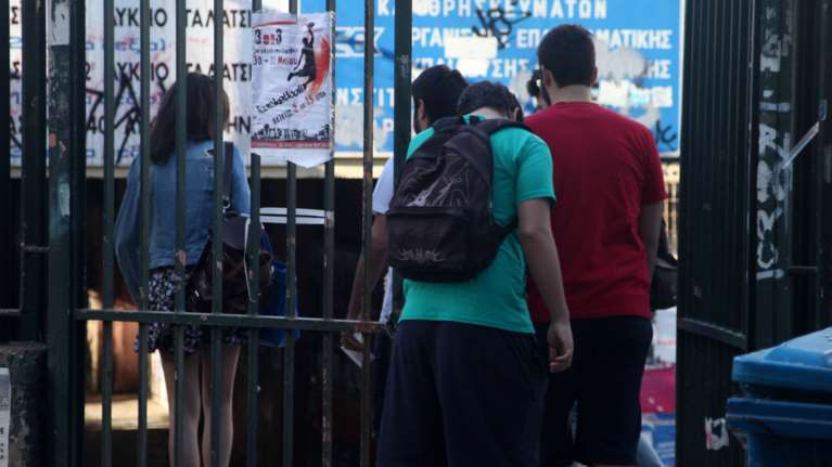 Άνοιγμα σχολείων με περικοπή ύλης έως 30% για Πανελλαδικές και αναπροσαρμογή για Γυμνάσια και Λύκεια