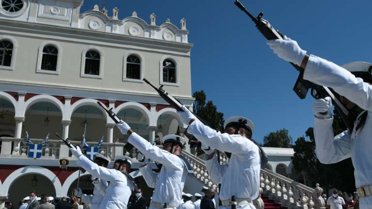 Πρόγνωση καιρού: Υποχωρούν η θερμοκρασία και οι άνεμοι ανήμερα της Παναγίας - Πού αναμένονται βροχές το τριήμερο