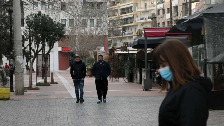 Κορονοϊός: Νέα σκληρά lockdown από σήμερα - Ποιες περιοχές είναι σε &quot;κόκκινο&quot; και &quot;βαθύ κόκκινο&quot;