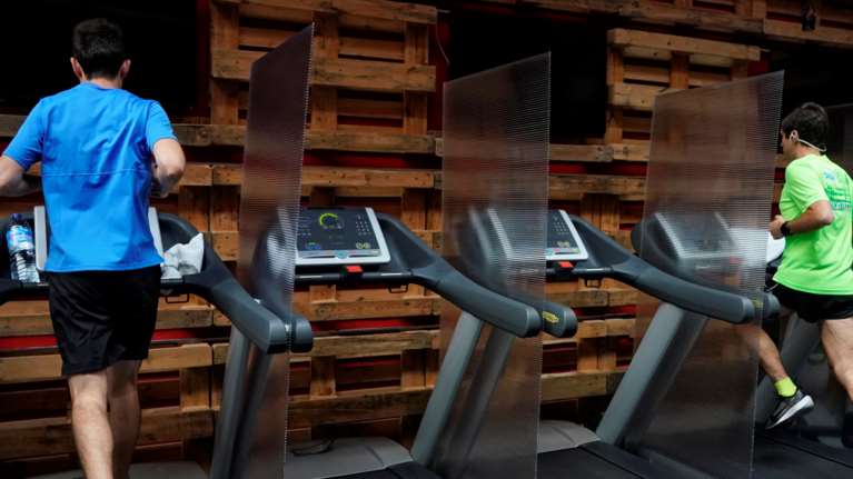 Ανοίγουν τα γυμναστήρια: Ποιοι πρέπει να φοράνε μάσκα και ποιοι απαλλάσσονται - Τι ισχύει με τις διπλές