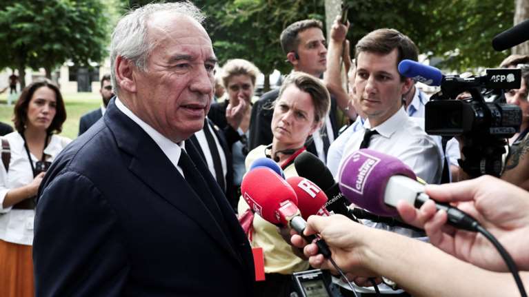 Πολιτικό αδιέξοδο στη Γαλλία: Η κυβέρνηση Μπαϊρού πέφτει, οι αγορές καταρρέουν και στο βάθος... ΔΝΤ