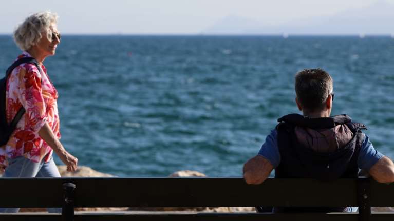 Μπορούμε να αντιστρέψουμε τη διαδικασία γήρανσης των κυττάρων μας; Τι λένε επιστήμονες για τον κυτταρικό επαναπρογραμματισμό